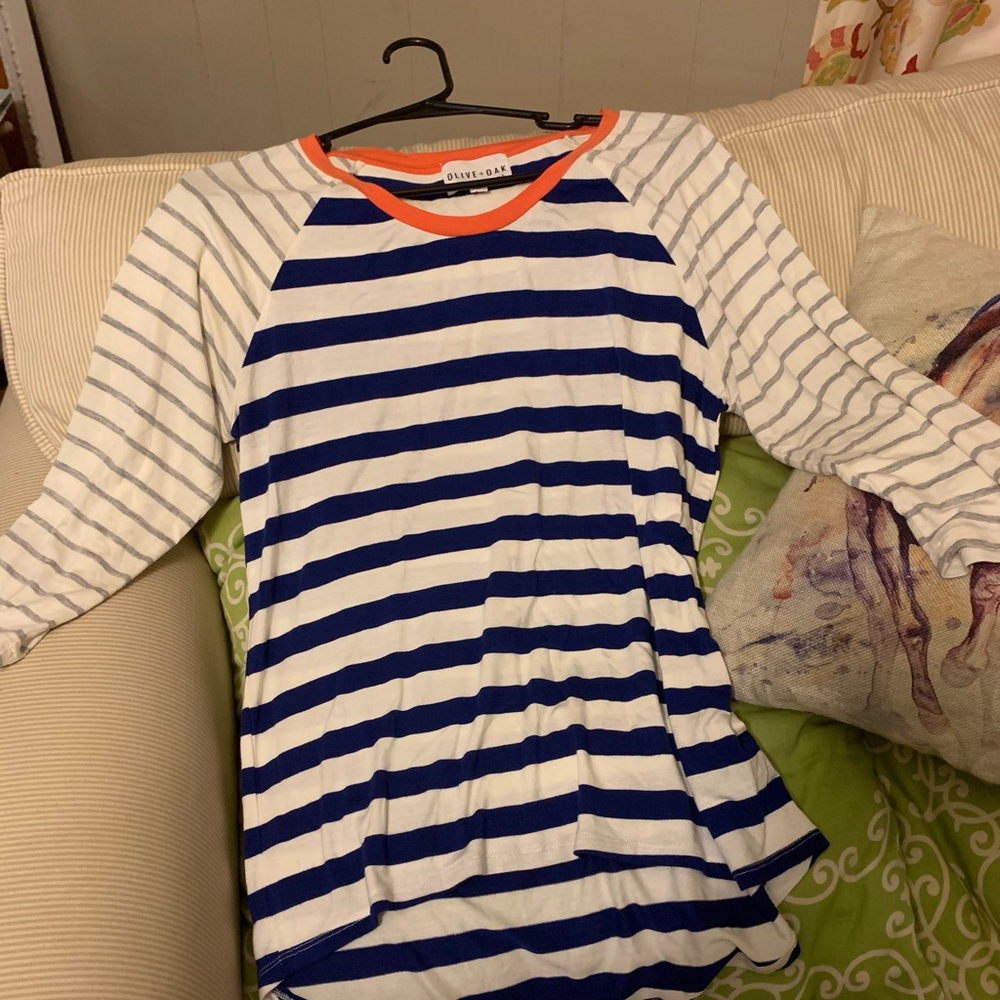 Olive and Oak 3/4 sleeve hi lo top. Multicolored